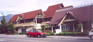 The Copthorne Lakeside Hotel. Poor guys had to put up with Japanese, Korean and Honky tour
groups.